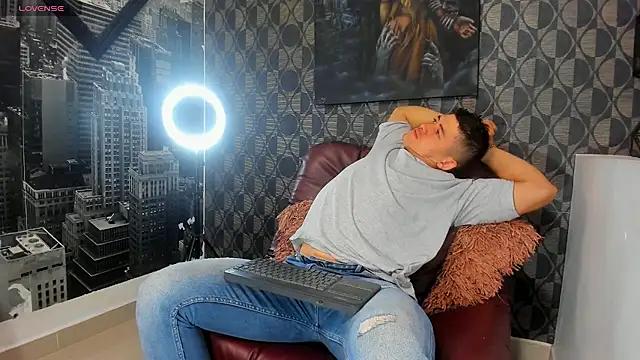 Leonsmoron online show from 11/30/25, 06:12