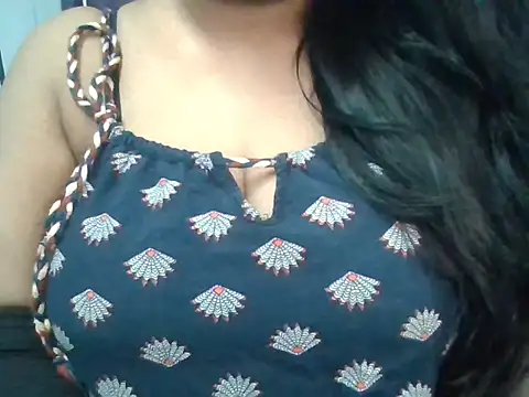 Snapshot of Roopshikha39 chatting on 05/14/26, 06:37 Roopshikha39 online show from 05/14/26, 06:37