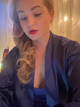 Snapshot of Lady__Maria chatting on 02/17/25, 03:42 Lady Maria online show from 02/17/25, 03:42