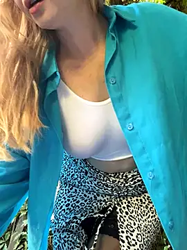 Snapshot of Lady__Maria chatting on 10/18/25, 11:33 Lady Maria online show from 10/18/25, 11:33