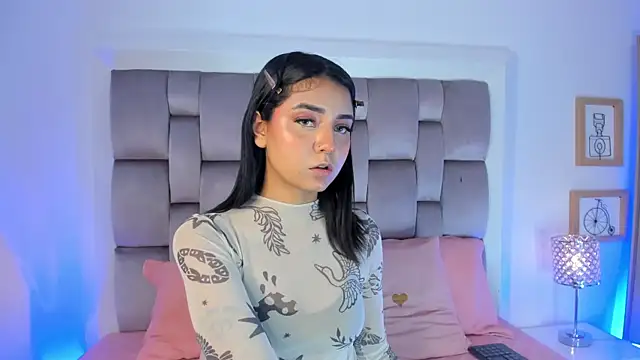 Emma Torres   online show from 12/29/24, 12:12