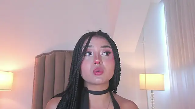 Emma Torres   online show from 04/05/26, 12:02