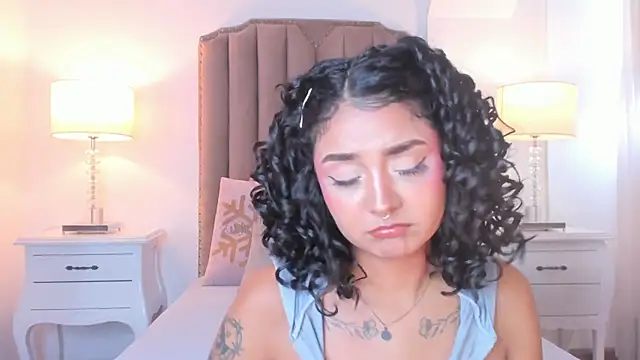 Emma Torres   online show from 05/21/26, 12:34