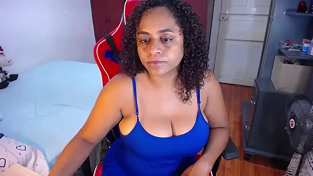 Snapshot of BellaKarla chatting on 03/08/26, 12:30 BellaKarla online show from 03/08/26, 12:30