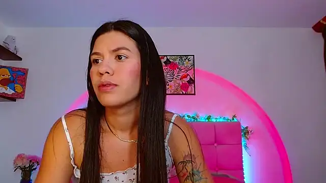Layla Rachel online show from 10/23/25, 10:30