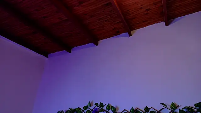 Snapshot of annie_barozzi chatting on 10/10/25, 01:32 annie barozzi online show from 10/10/25, 01:32