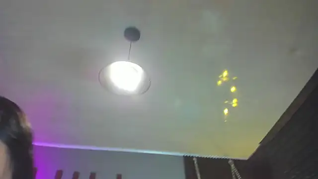 Snapshot of annie_barozzi chatting on 11/19/25, 01:22 annie barozzi online show from 11/19/25, 01:22