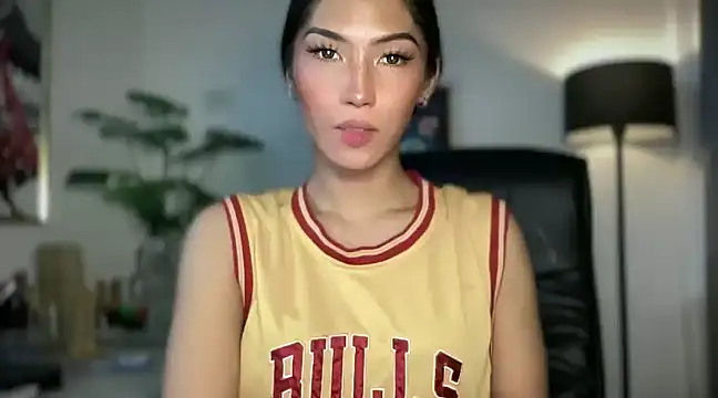 Bella Gordon online show from 02/24/25, 02:15