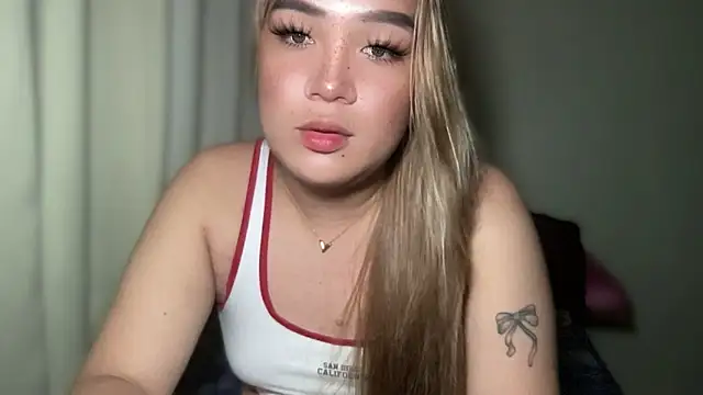 Snapshot of MissCataleyaxxx chatting on 02/19/25, 12:03 MissCataleyaxxx online show from 02/19/25, 12:03