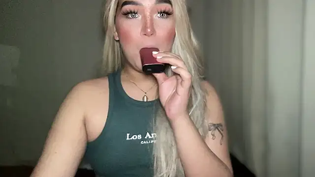 Snapshot of MissCataleyaxxx chatting on 03/13/25, 01:21 MissCataleyaxxx online show from 03/13/25, 01:21