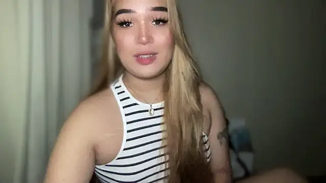 Snapshot of MissCataleyaxxx chatting on 03/23/25, 03:54 MissCataleyaxxx online show from 03/23/25, 03:54