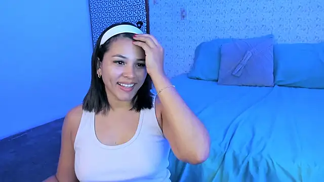 Snapshot of caylinhot7 chatting on 10/17/25, 05:32 caylinhot7 online show from 10/17/25, 05:32