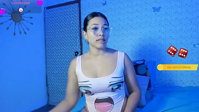 Snapshot of caylinhot7 chatting on 10/18/25, 05:32 caylinhot7 online show from 10/18/25, 05:32