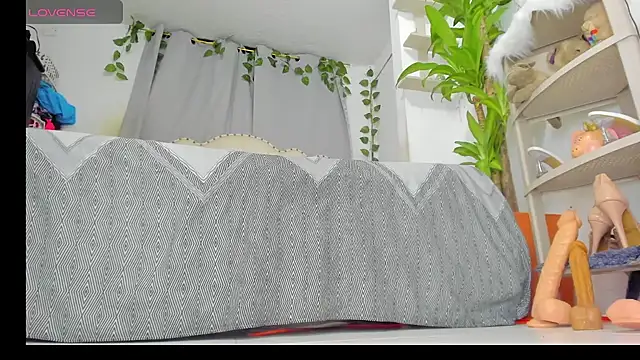 Snapshot of khalyn_jenner chatting on 10/21/25, 11:27 khalyn jenner online show from 10/21/25, 11:27