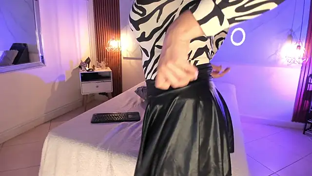 Snapshot of Gin_Zc chatting on 12/20/24, 06:29 Gin Zc online show from 12/20/24, 06:29