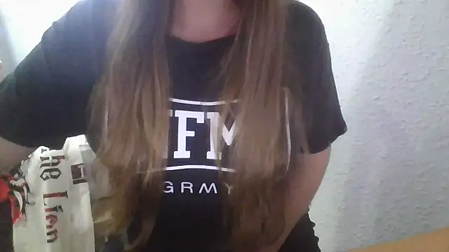 Snapshot of Sexymiss26 chatting on 12/15/24, 04:15 Sexymiss26 online show from 12/15/24, 04:15