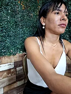 Snapshot of Doll_Loren chatting on 02/25/25, 04:21 Doll Loren online show from 02/25/25, 04:21