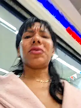 Snapshot of Doll_Loren chatting on 03/05/25, 08:21 Doll Loren online show from 03/05/25, 08:21