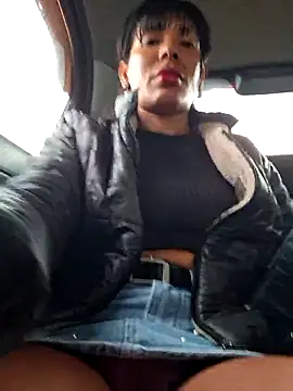 Snapshot of Doll_Loren chatting on 03/06/25, 08:05 Doll Loren online show from 03/06/25, 08:05