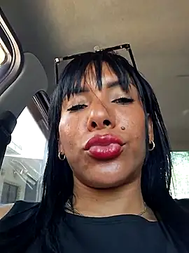 Snapshot of Doll_Loren chatting on 03/13/25, 02:44 Doll Loren online show from 03/13/25, 02:44