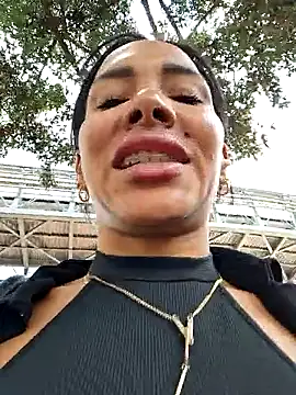 Snapshot of Doll_Loren chatting on 09/19/25, 03:56 Doll Loren online show from 09/19/25, 03:56