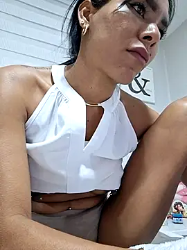 Snapshot of Doll_Loren chatting on 09/24/25, 02:26 Doll Loren online show from 09/24/25, 02:26