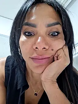 Snapshot of Doll_Loren chatting on 10/10/25, 03:49 Doll Loren online show from 10/10/25, 03:49