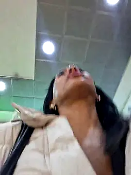 Snapshot of Doll_Loren chatting on 10/18/25, 02:07 Doll Loren online show from 10/18/25, 02:07