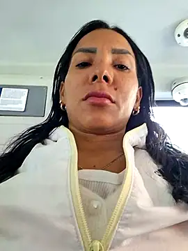 Snapshot of Doll_Loren chatting on 10/20/25, 02:06 Doll Loren online show from 10/20/25, 02:06