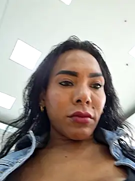 Snapshot of Doll_Loren chatting on 10/28/25, 02:42 Doll Loren online show from 10/28/25, 02:42