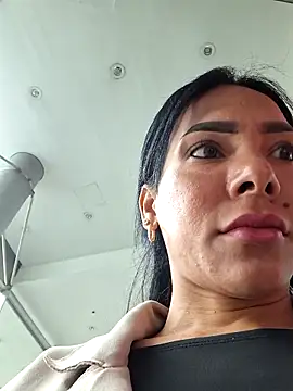 Snapshot of Doll_Loren chatting on 11/25/25, 07:36 Doll Loren online show from 11/25/25, 07:36