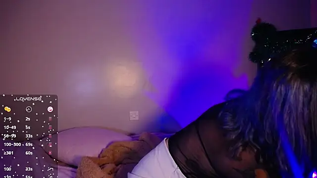 Cinamoonn online show from 12/29/24, 08:26