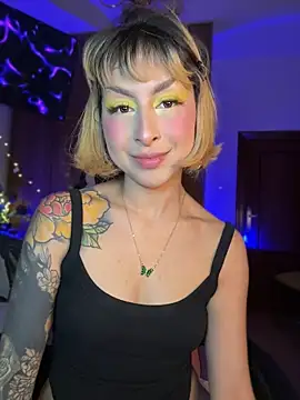 Cinamoonn online show from 04/23/26, 07:49