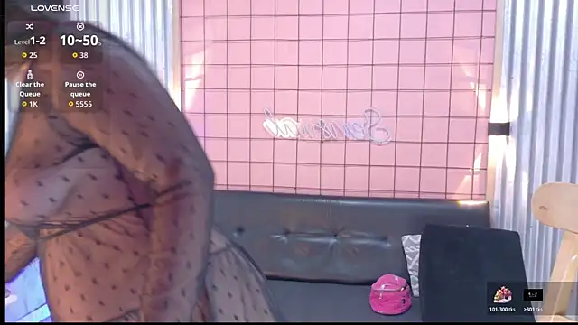 mensia hernandz online show from 10/18/25, 01:34