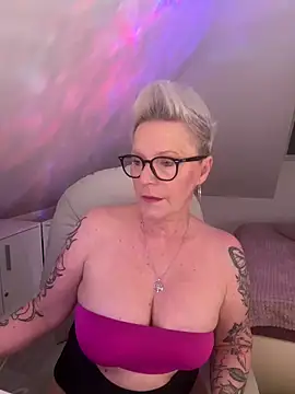 German Milf online show from 04/20/26, 12:30