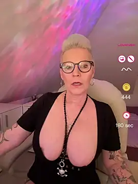 Snapshot of German_Milf chatting on 05/18/26, 01:06 German Milf online show from 05/18/26, 01:06