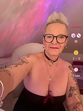 Snapshot of German_Milf chatting on 06/03/26, 12:52 German Milf online show from 06/03/26, 12:52