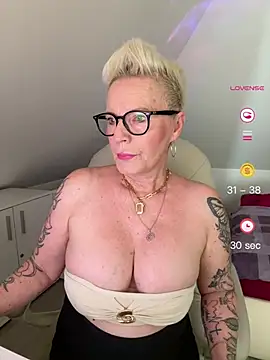 Snapshot of German_Milf chatting on 06/05/26, 01:06 German Milf online show from 06/05/26, 01:06