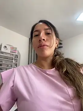 Snapshot of daniela_henao chatting on 04/23/26, 03:03 daniela henao online show from 04/23/26, 03:03