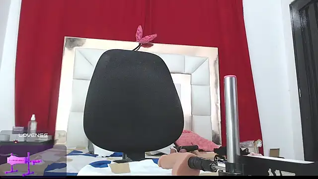 candyrojas online show from 10/18/25, 07:31