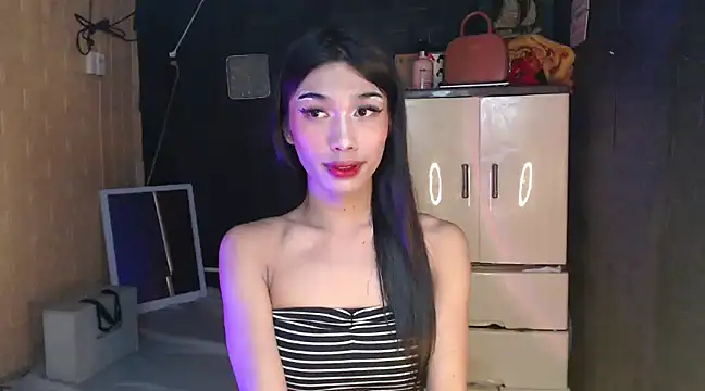 Snapshot of ToKeNa chatting on 02/07/25, 04:24 ToKeNa online show from 02/07/25, 04:24