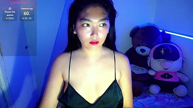 Snapshot of TR4NSCUTI3 chatting on 09/15/25, 12:27 TR4NSCUTI3 online show from 09/15/25, 12:27