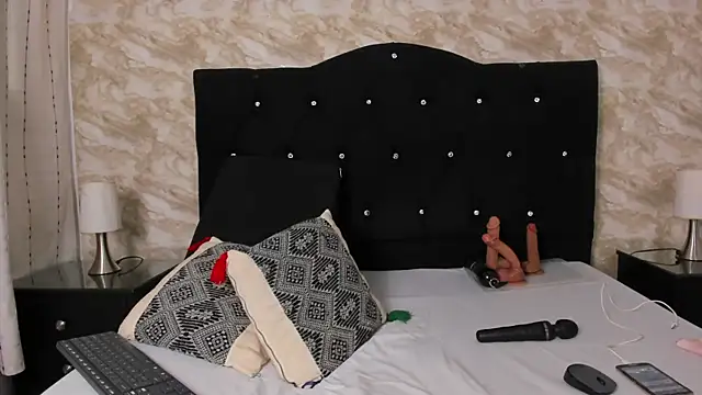 Keira Lennox online show from 10/10/25, 11:42