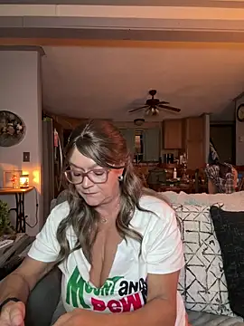 cowgirlc online show from 10/01/25, 02:39