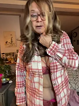Snapshot of cowgirlc chatting on 02/06/26, 03:44 cowgirlc online show from 02/06/26, 03:44