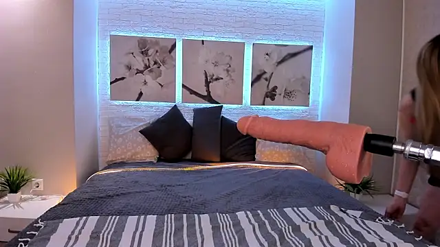 Betty June online show from 11/28/25, 08:33