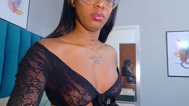 MiaMidnnightt online show from 06/17/26, 12:18