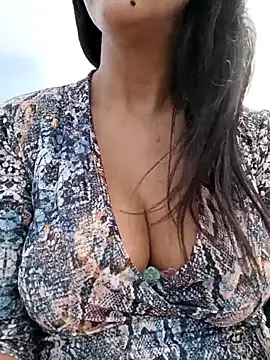 Snapshot of Cataleya80 chatting on 11/14/25, 11:31 Cataleya80 online show from 11/14/25, 11:31