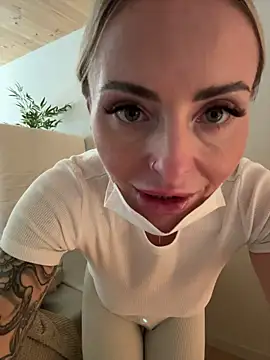 EmaSalis online show from 12/19/25, 01:29