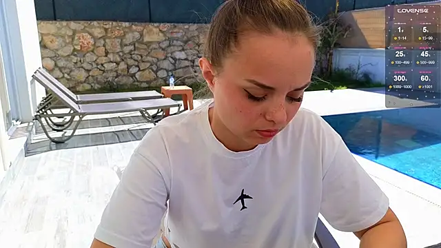 Snapshot of Misss_Vikk chatting on 03/07/25, 08:23 Misss Vikk online show from 03/07/25, 08:23